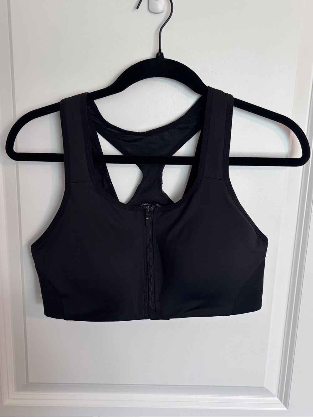 Nike | Black Front-Zip Sports Bra